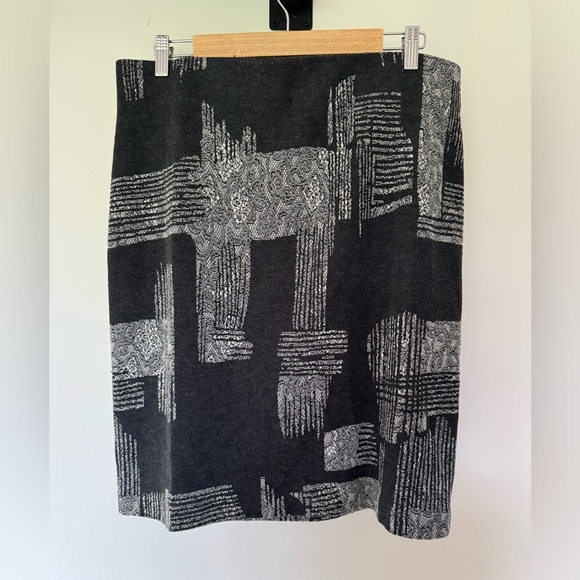 Trisisto Fitted Mini Skirt - Picture 3 of 5